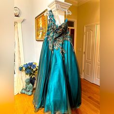 Size 18 Mcduggal Prom Dress. Peacock Theme And So Unique! Beautiful Dress. Has Tags And Dust Bag. Fabulouss By Mac Duggal Plus Size Formal Dress 42833f. This One Shoulder Plus Size Evening Gown Has Peacock Detail On The Bodice And Full Skirt. Peacock Inspired Dress, Mac Duggal Prom Dresses, Rose Gold Prom Dress, Plus Size Formal Dress, Gold Formal Dress, Plus Size Evening Gown, White Evening Gowns, Ruffle Prom Dress, Pageant Gown