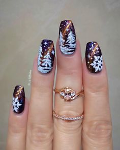 Winter nails should in no case be neglected. You can’t miss your perfect chance to look bright and festive, you have only the best ideas at your disposal! Cats Eye Christmas Nails, Christmas Manicures, Christmas Nail Designs Acrylic, Xmas Nail Art, New Years Nail Designs, Nails Holiday, Snowed In, Cat Eye Gel Polish