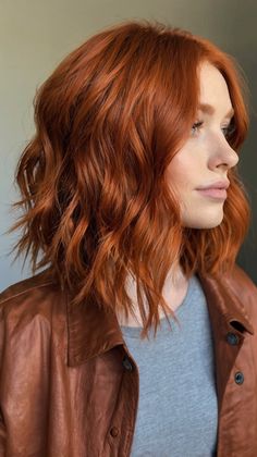 Beautiful Auburn Red Hair for Fall 🍁 Red Lowlights In Red Hair, Burnt Sienna Hair, Red Hair Haircuts, Lived In Copper Hair, Bright Auburn Hair, Red Hair With Brown Lowlights, Copper Winter Hair, Shoulder Length Copper Hair, Medium Length Red Hair