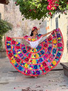 This Beautiful Chiapaneco Dress is a very elegant and traditional Mexican Dress from Chiapas.  It has a beautiful floral design that is completely hand embroidered with yarn or silk thread. This dress is perfect for a special occasion or celebration. This dress is handmade with love for you by Mexican Artisans in Chiapas, Mexico. The colors of the embroidery ALWAYS vary. The skirt comes open on the waist, so that the client can adjust it to their desired sizes. Customer can use a pin or button t Mexican Traditional Dress Culture, Mexico Clothes Traditional, Mexican Folk Dress, Guatemala Culture Traditional Dresses, Mexican Designers Fashion, Traditional Mexican Dresses, Columbian Dress, Mexico Traditional Clothes, Mexican Fashion Traditional