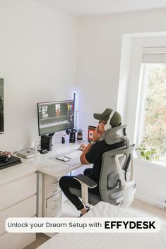 White Space Study Desk Setup Modern Farmhouse Office Ideas, Small Home Office Ideas For Women, Small Home Office Layout, Best Standing Desk, Standing Desk Ergonomics, Standing Desk Office, Office Aesthetic, Home Office Layout, Cozy Office