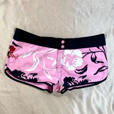 Nwot Beach Rays Lovely And Super Cute Swim Shorts Hawaiian Style - Reversible (Other Side Is Pink). The Pink Side Has Pocket. Colors: Pink, Black 100% Polyester. Size 7. The Waist Measurement Is 30”. Perfect New Never Worn Condition. Same Day Shipping. All Proceeds Go To Charity. Y2k Board Shorts, Swimming Clothes For Women, Cute Swim Shorts, Swimsuit Shorts, Frilly Shorts, Shorts Swimsuit, Silly Clothes, 2000s Outfit, Swim Shorts Women