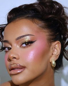 Gold Dress Makeup, Fun Eyeshadow, Makeup Looks Winter, Maquillage On Fleek, Girly Makeup, Makeup For Black Skin, Makeup News, Brown Skin Makeup, Alternative Makeup