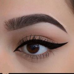 Eyeliner Round Eyes, Eye Makeup For Hooded Eyes, Eyeliner Designs, Winged Eyeliner Tutorial, Beauty Bakerie, Liquid Eyeliner Pen, Shape Pictures, Eyeliner Styles