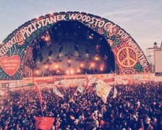 Vintage Indie, 70s Woodstock Aesthetic, The 70s, 60s Woodstock Aesthetic, Woodstock Aesthetic Poster, Woodstock Festival Aesthetic, Woodstock Party, Hippie Music Festivals, Woodstock Aesthetic