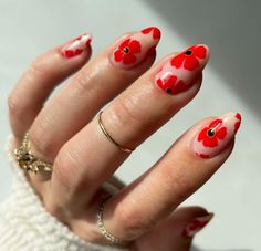 Poppy Flower Nails, Poppy Nails, Summertime Nails, Nail Vibes, Nail Practice, Hello Nails, Instagram Flowers, Face Painting Halloween, Nails 2024