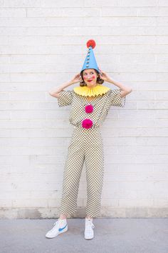 New Years Halloween Costume, Modern Clown Costume, Modern Clown Outfit, Diy Vintage Clown Costume, Vintage Clown Costume Diy, Retro Clown Costume, Clown Family Costume, Diy Clown Costume Kids, Carnival Costumes Ideas Women Outfit