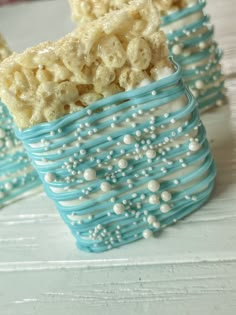 there are some rice krispy treats in the blue basket on the table with pearls