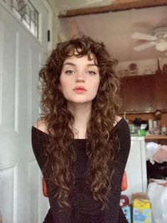 Long Curly 70s Hair, Long Shag On Curly Hair, Fringe Curly Hairstyles, Curly Witch Hair, Long Shaggy Haircuts Curly Hair, 2b Haircut Long Layers, Wolf Cut Ricci, Long Curly Layered Hair With Bangs, Shag 2c Hair