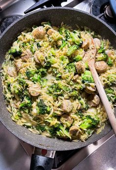 a pan filled with pasta and broccoli on top of a stove