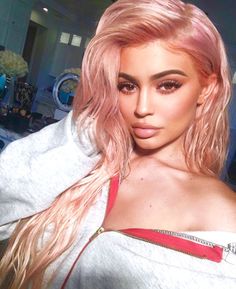 Learn How To Attract People With - Attraction Marketing Boot Camp and receive step-by-step instructions on how to ATTRACT prospects & customers to your business! http://elitemarketingpro.net/lwilliams1972/attraction-marketing-formula/ Rose Gold Blonde, Looks Kylie Jenner, Gold Hair Colors, Hair Color Rose Gold, Gold Blonde, Rose Gold Hair, New Hair Colors, Gold Hair