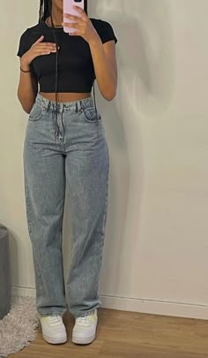 High Rise Jeans Outfit Aesthetic, Outfits Con Jeans Y Tenis, Outfits Con Jeans, Mode Zara, Modesty Outfits, Casual College Outfits, Cute Modest Outfits, Effortlessly Chic Outfits, Everyday Fashion Outfits