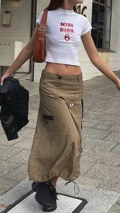 Jacquie Alexander, Cargo Skirt Outfit, New Laptop, Skirt Trends, Cooler Look, Looks Street Style, Night Out Outfit, Cargo Skirt, Outfit Goals