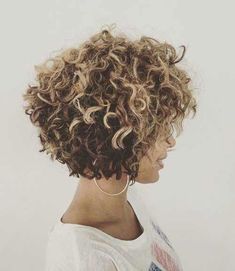 Short Curly Bob Hairstyles Messy Curls Wavy Hair, Short Curly Haircuts For Thinning Hair, Chin Length Curly Hair, Curly Hair Over 50 Women, Curly Short, Short Curls, Haircuts For Curly Hair