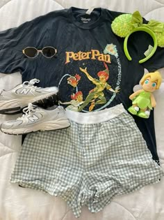 Jean Shorts Disney Outfit, Disney World Spring Outfits, Cute Casual Disney Outfits, Disneyland Trip Outfits, Disney Orlando Florida Outfits, Walt Disney World Outfits Winter, Disneyland Outfits Aesthetic Summer, Aesthetic Disney World Outfits