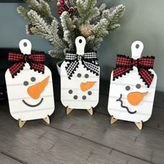 three snowmen with black and white bows on their heads