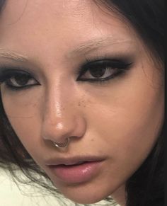 Maquillage Goth, Bleached Brows, Monolid Makeup, Black Eye Makeup, Makijaż Smokey Eye, Smoky Eyes