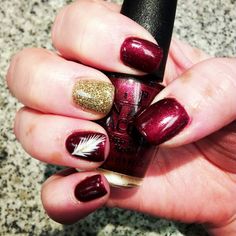 Garnet and Gold FSU nail art with feather. Florida State Nail Designs, Florida State Seminoles Nails, Fsu Nails Designs, Garnet And Gold Nails, Nail Color Designs