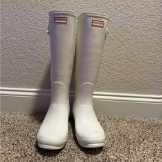 Hunter Original Tall Botanical Boot Shaded White Brand New Never Worn, Without Tags Sold Out Everywhere White Rain Boots, Hunter Boots Short, Womens Hunter Boots, Black Hunter Boots, Red Hunter, Water Shoes Women, Short Rain Boots, Chelsea Rain Boots, Wellington Boot