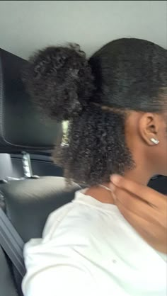 Half Down Claw Clip, Hairstyles Short Curly Hair, Cute Short Natural Hairstyles, 4c Natural Hairstyles Short, Hair Styles Natural, Claw Clip Hairstyles, Natural Hair Bun Styles