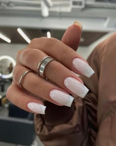 Dip Nail Winter 2023 - 2024 16 Ideas: Get Creative with Your Nails! - women-club.online White Acrylic Nails, Acrylic Nails Coffin Short, White Nail, Neutral Nails, Dipped Nails