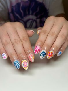 Nails by Nails_by_liv_ on instagram. Super cute beach and summer nails featuring a variety of bright colors and sea life. Beach Aesthetic Nails, Beachy Nails Acrylic, Florida Nails Designs, Boss Nails, Nails Tech, Preppy Nails, Teen Nails, Sea Nails, Beachy Nails