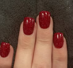 Red Dip Nails With Glitter, Christmas Nails Red With Glitter, Red Sparkle Gel Nails, Julnaglar Glitter, Red With Gold Sparkle Nails, Red White Glitter Nails, Red Nails With Red Glitter, Short Red Nails With Glitter, Red Glitter Manicure