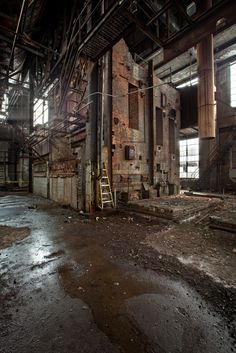 an abandoned building with lots of windows and dirty flooring in the middle of it