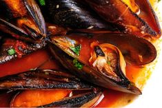 mussels with sauce and parsley on a plate