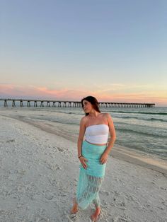 Mermaid inspired outfit. White tube top with long lace turquoise skirt. Beaches at sunset. Spring break and summer in Florida. Summer In Florida, Turquoise Skirt, Sunset Beach Pictures, Sunset Spring, White Tube Top, White Tube, Mermaid Inspired, Outfit White, Ocean Sunset Photography