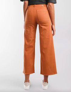 You won't be taking a leap of faith with these beauties— the Free Fall Pant is so flattering, they're sure to be an instant favorite. These high-waisted women's pants offer a slim fit through the hips with a wide, cropped leg that works with pretty much any outfit. The stretchy woven fabric makes them not only cute, but ultra-comfortable. Yes, please! A Leap Of Faith, Fall Pants, Free Falling, Leap Of Faith, Leg Stretching, Wide Leg Pant, Stretch Pants, Toffee, Favorite Jeans