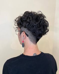 Dyke Hair, Enby Haircuts, Nonbinary Haircuts, Non Binary Hair, Queer Haircut, Non Binary Haircuts, Lesbian Haircut, Queer Hair, Androgynous Haircut