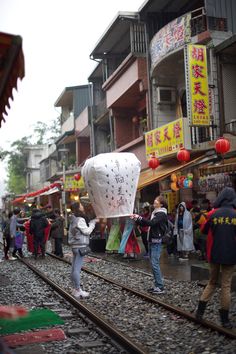 十份九分平渓線とバスの乗り降り Taiwan Image, Sky Lantern, Coffee Smell, Sky Lanterns, Mermaid Crown, French Press Coffee Maker, Cold Brew Coffee Maker, Real Coffee, Expensive Gifts