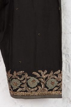 Kurtis For Wedding, Jeans Casual Outfit, Latest Designer Kurtis, Embroidery Suits Punjabi, Good Earth, Salwar Designs, Sari Blouse Designs, Cotton Kurti Designs, Couture Embroidery