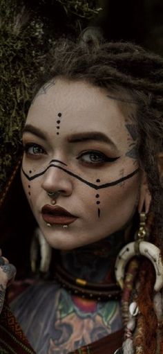 Viking Face Makeup, Norse Face Marking, Elven Eye Makeup, Huntress Makeup Halloween, Diy Viking Makeup