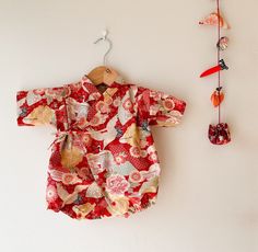 This is a crane-pattern kimono for babies! 👶  A crane symbolizes good fortune and longevity because of its fabled life span of a thousand years. 🪶 🌸Size(1) ✴︎The Age: around 6 months to 12 months (Depends on baby's size) ✴︎Size: Height 60-70cm/24-27 Inches - Total length 38cmWidth 25cm ✴︎Material: 100% Cotton(Japanese fabric) ✴︎Colour might be different depending on the viewer's screen settings 🌸Size(2) ✴︎The Age: 12 months to 24 months (Depends on baby's size) ✴︎Size: Height 100cm/39 Inches Kimonos For Baby, Clothes Asian, Crane Pattern, Japanese Kids Kimono, Tiger Kimono, Red Kimono, Baby Kimono, Japanese Fabric Prints Vintage Kimono, Kimono Pattern