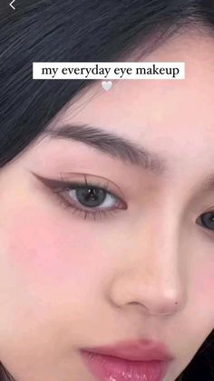 Asian Eye Winged Liner, How To Draw Eyeliner With Pencil, Eyeliner For Lined Eyes, Brown Eyeliner Hooded Eyes, Clio Make Up, Eye Lining For Beginners, Winged Liner For Hooded Eyes, Clio Eyeliner, Liner For Hooded Eyes