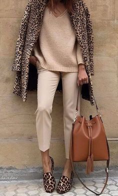 look de otoño, look entretiempo, look casual, look para el frío, ootd, fall looks, ropa de otoño, outfit otoño, ropa otoño, casual look, look monocromático, look animal print, saco animal print, saco de lepoardo, zapatos animal print, slippers animal print, total look animal print. Best Casual Outfits, Fall Trends Outfits, Coat Outfit, Winter Mode, Womens Casual Outfits, Womens Fashion Trends, Casual Outfit