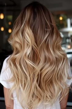 Sombre Hair VS Ombre Hair: What's The Big Difference? Light Brown To Blonde Ombré, Ombre Hair Color Blonde, Ombre Hair Blond, Ombré Blonde Hair, Blonde Ombré Hair, Golden Blonde Ombre, Long Blonde Wavy Hair, Light Brown Ombre Hair, Blonde Balayage Ombre