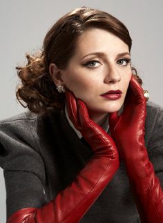 I love this look. Red leather gloves. Mischa Barton, Fashion Gloves, Wedding Gloves