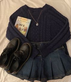 Outfit Ideas Slytherin, Indie Fits Aesthetic, Downtown Accessories, Organized Closet Aesthetic, Autumn Clothes Aesthetic, Casual Indie Outfits, Skirt Autumn Outfit, Blue Clothes Aesthetic, Autumn Outfit Aesthetic