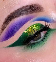 eye makeup😍 Art Makeup, Green Eyeshadow, Eye Art, Eye Drawing, Colorful Makeup