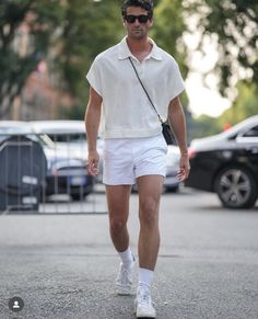 Hugh Jackman Images, Johnny Depp Images, Beach Outfit Men, White Lab Coat, Masc Outfits, Man Outfit, Summer Outfits Men, Menswear Inspired, Boy Fashion