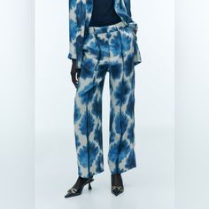 Pantaln Zara Woman - Satinado Estampado - Size Small Floral Print Straight Leg Work Bottoms, Floral Print Straight Leg Bottoms For Workwear, Blue Silk Pants For Work, Casual Fitted Silk Bottoms, Fitted Silk Bottoms Casual Style, Summer Printed Pants For Workwear, Summer Silk Straight Leg Bottoms, Printed Pants For Summer Workwear, Spring Silk Straight Leg Pants