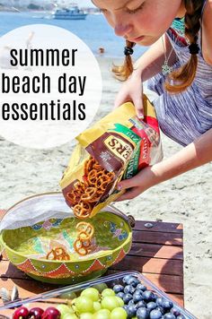 Beach Day Food, Kids Beach Chair, Beach Day Ideas, Panama City Beach Florida Kids, Beach Trip Packing, Beach Day Essentials, Beach List, Beach Snacks, Beach Vacation Packing