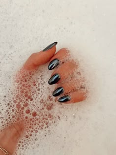 Pretty Sns Nails, Black And Grey Chrome Nails, Black Chrome Nails Almond Short, Black With Crome Nails, Black Matalic Nails Acrylic, Halloween Chrome Nails Short, Nail Ideas Acrylic Chrome, Crome Nails Black, Gel Nails Crome