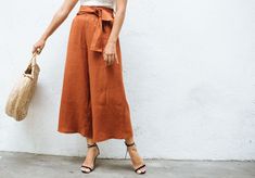 Make These DIY Shirred Wide Leg Pants Diy Smock, Free Skirt Pattern, Diy Outfits, Skirt Pattern Free, Sewing Collars, Diy Shorts