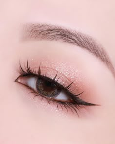 Korean Make Up Photos, Cute Makeup Eyes, Eye Make Up Ideas, Eyes Makeup Looks, Maquillaje Simple, Make Up Simple, Almond Eye Makeup, Ideas Maquillaje, Eyes Ideas