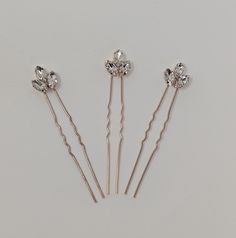 A beautiful set of quality crystal hair pins in an eye catching vintage inspired art deco leaf spray design. Each pin has 3 clear crystals set on a rose gold tone pin. You'll receive 3 pins, other similar styles are available too. These stunning hairpins will add a touch of timeless vintage glamour to any outfit and look especially fabulous on brides and bridesmaids. Each pin measures approximately 7.5cm x 1.8cm. Carefully packaged and comes with a pretty vintage style storage bag.  I previously Glamour Vintage, Vintage Inspired Art, Crystal Hair Pins, Deco Vintage, Crystal Hair, Clear Crystals, Vintage Glamour, Brides And Bridesmaids, Mode Vintage