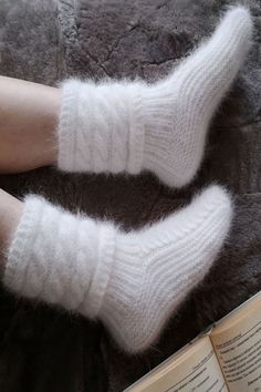 Cozy Soft Socks, Cozy Thick White Socks, Cozy Warm Socks, Warm Cozy Socks, Thick Warm White Socks, Cozy Warm White Socks, Thick Knitted White Socks, Fuzzy Socks Aesthetic, Fuzzy Aesthetic